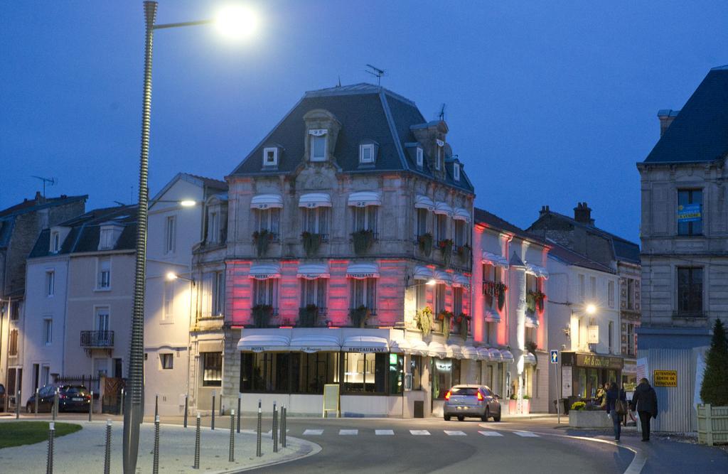 Hotel Restaurant Des Remparts Chaumont  Exterior foto